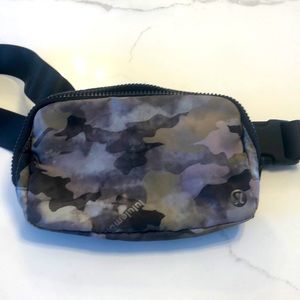 Lululemon Belt Bag- camo *authentic*